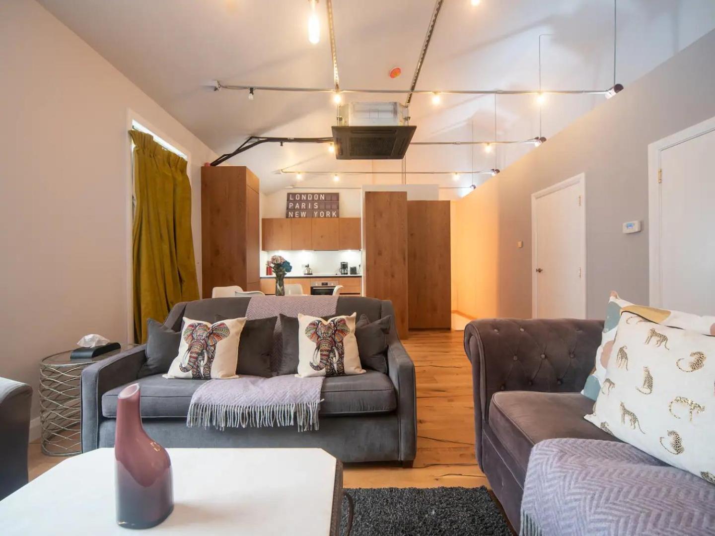 Pass The Keys A Vibrant Characterful Mews House With Air Con Appartamento