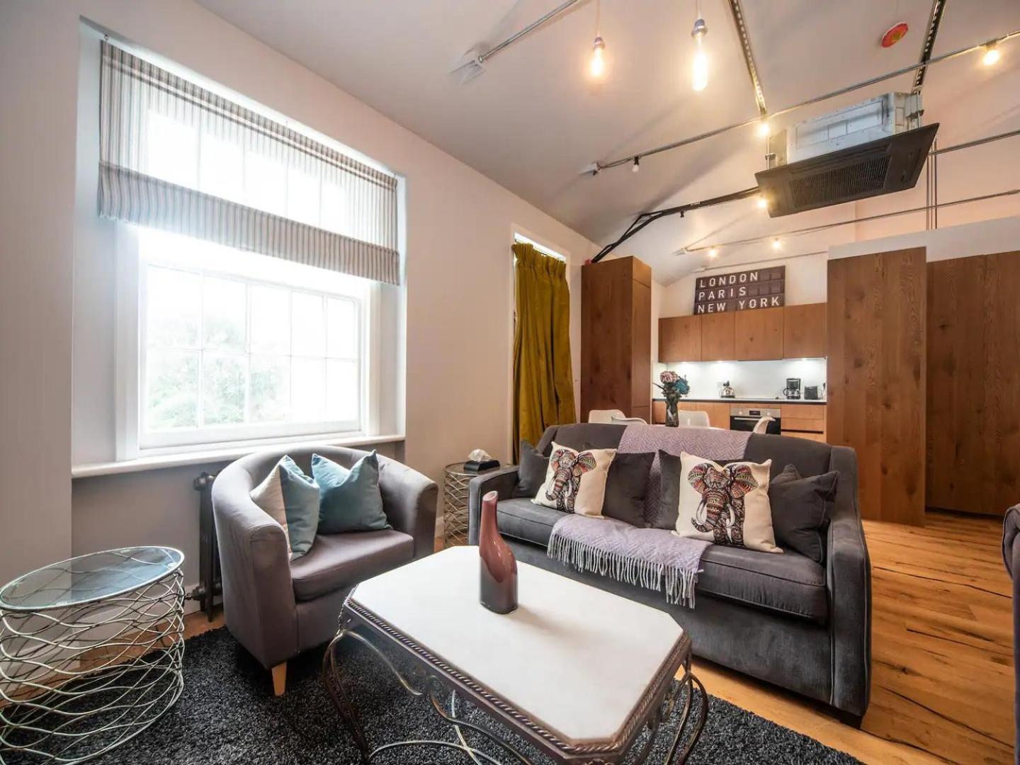 Appartamento Pass The Keys A Vibrant Characterful Mews House With Air Con