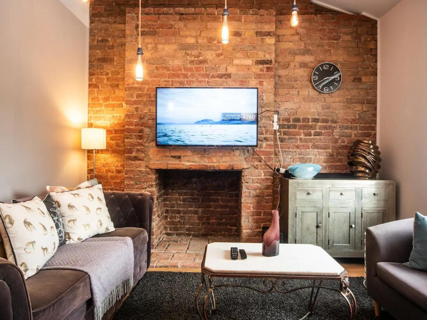 Pass The Keys A Vibrant Characterful Mews House With Air Con Londra