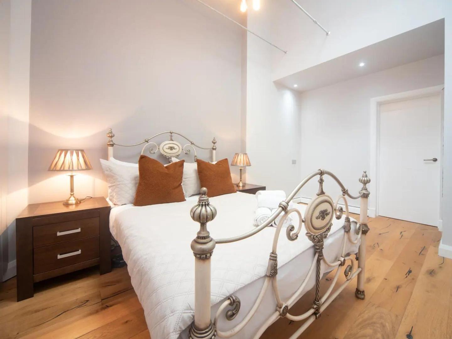 Pass The Keys A Vibrant Characterful Mews House With Air Con Appartamento Londra