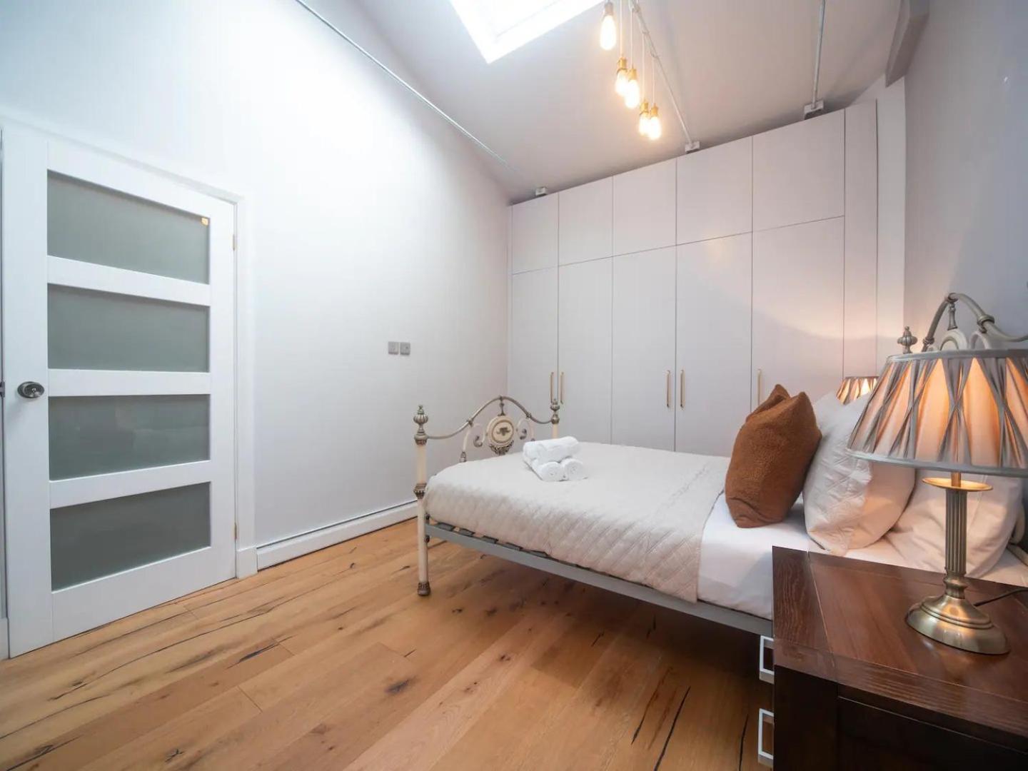Pass The Keys A Vibrant Characterful Mews House With Air Con Appartamento