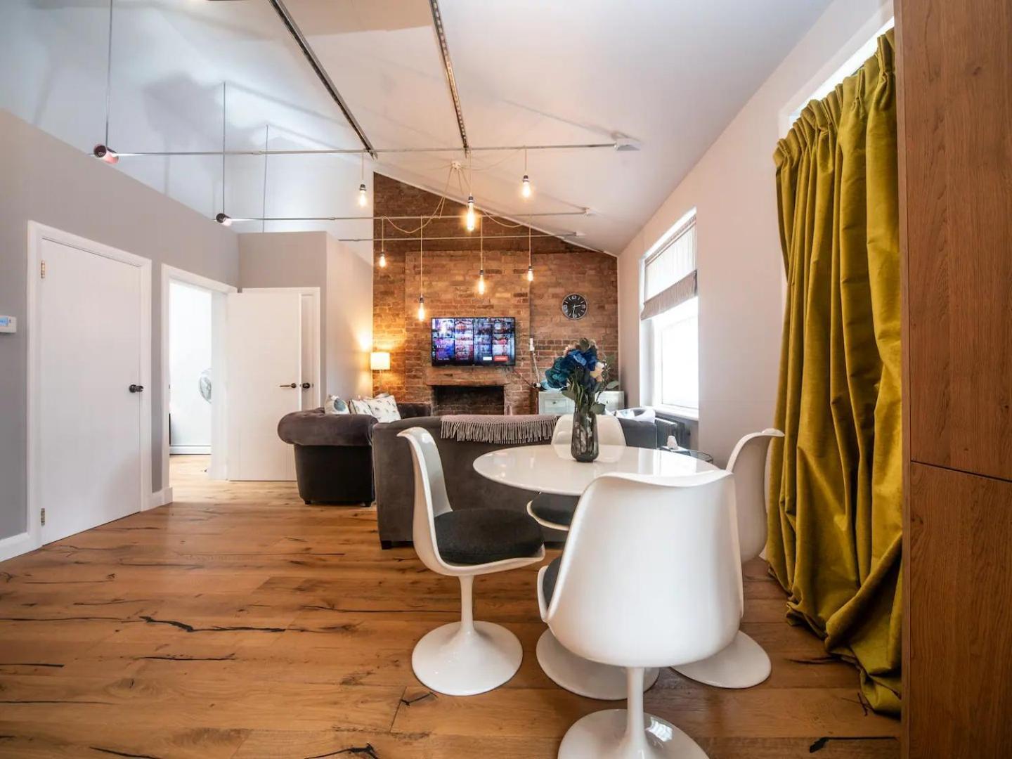 Appartamento Pass The Keys A Vibrant Characterful Mews House With Air Con