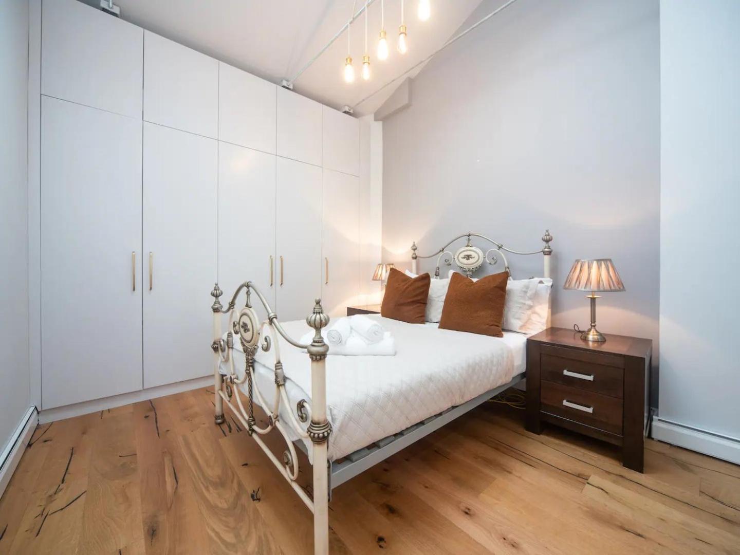 Pass The Keys A Vibrant Characterful Mews House With Air Con Appartamento