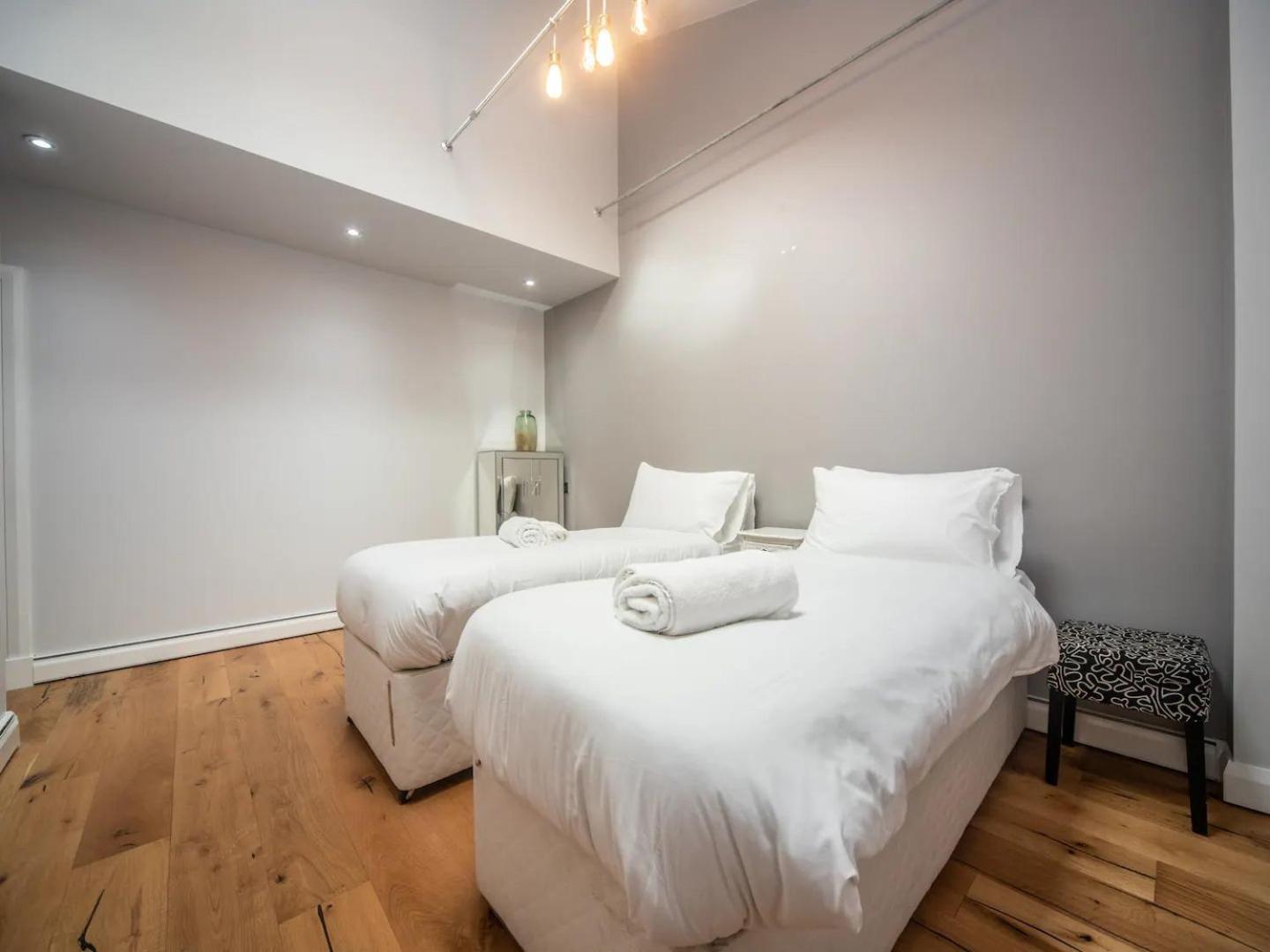 Pass The Keys A Vibrant Characterful Mews House With Air Con * Londra