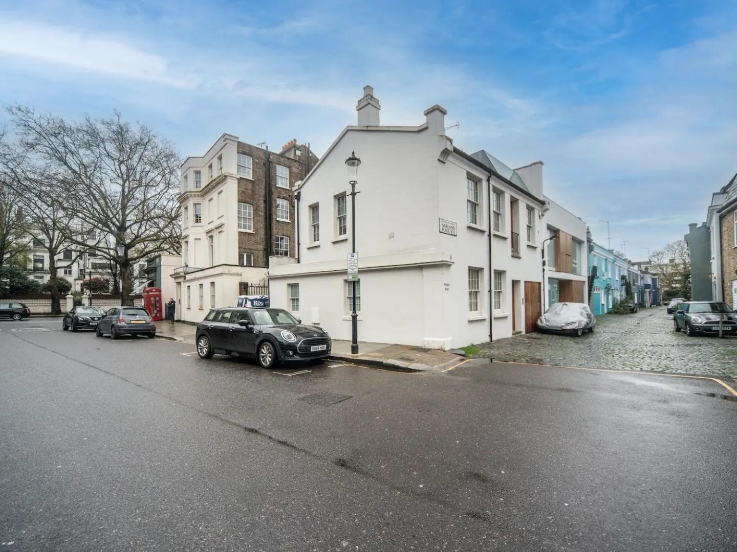 Pass The Keys A Vibrant Characterful Mews House With Air Con