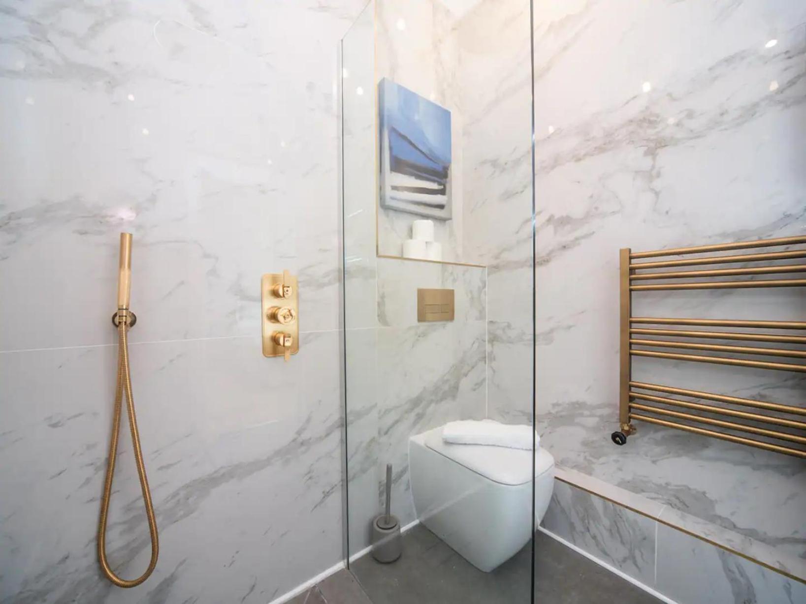 Appartamento Pass The Keys A Vibrant Characterful Mews House With Air Con Londra