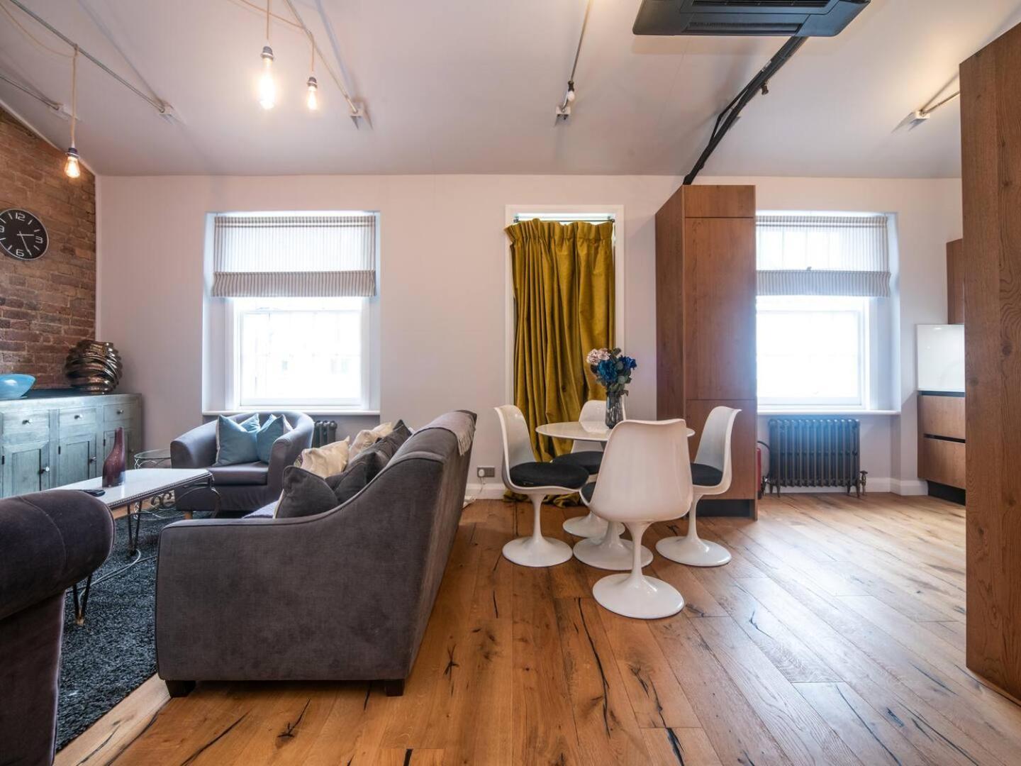 Pass The Keys A Vibrant Characterful Mews House With Air Con Apartment London