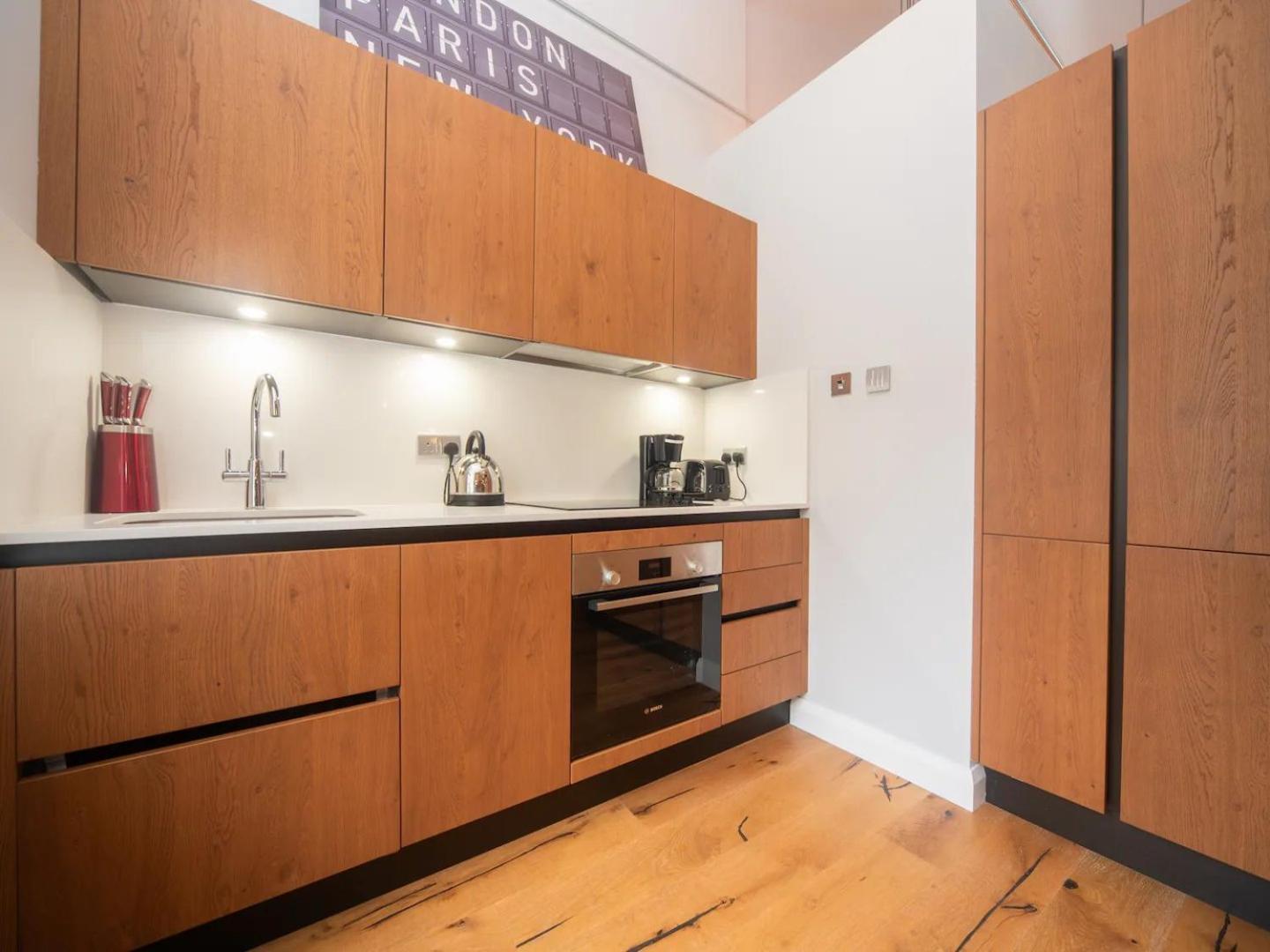 Apartment Pass The Keys A Vibrant Characterful Mews House With Air Con